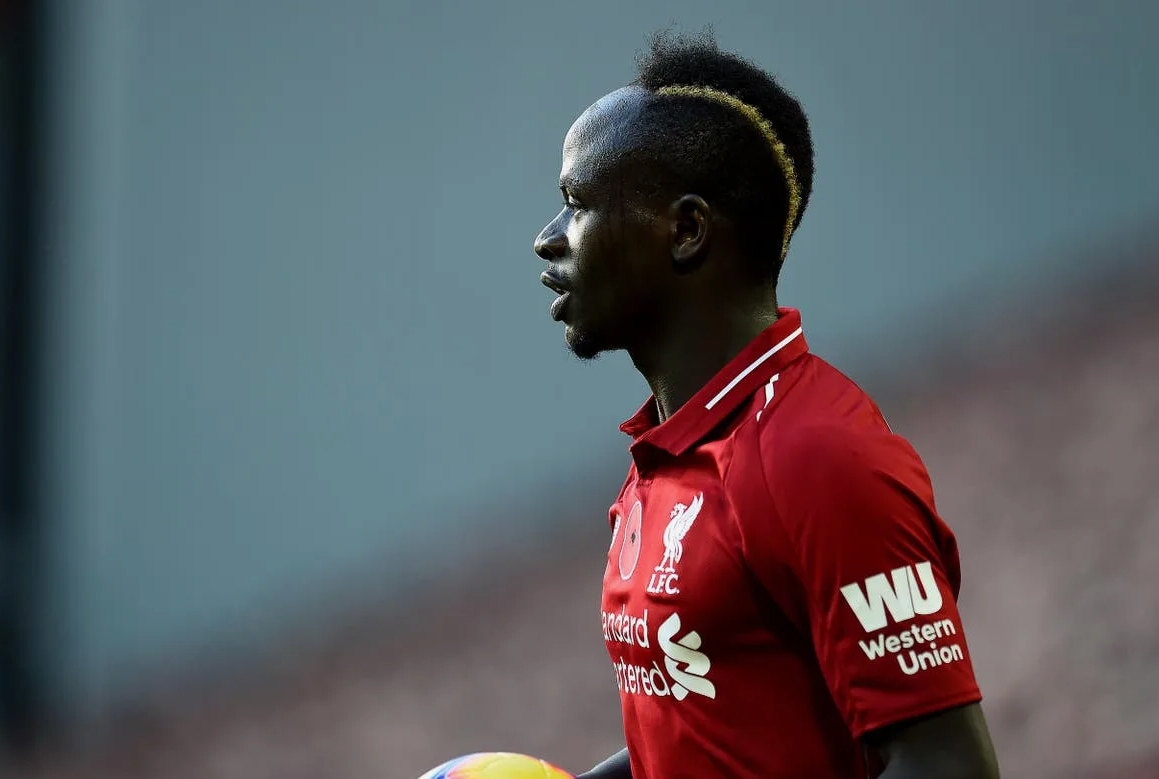 Sadio Mane se aktivně podílí na charitativní činnosti nejen v Senegalu