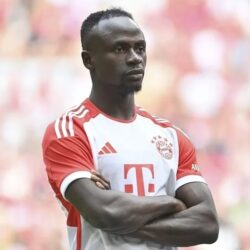 Sadio Mane vysvětluje svá slova o diamantových hodinkách a Ferrari: co je za jeho prohlášením?