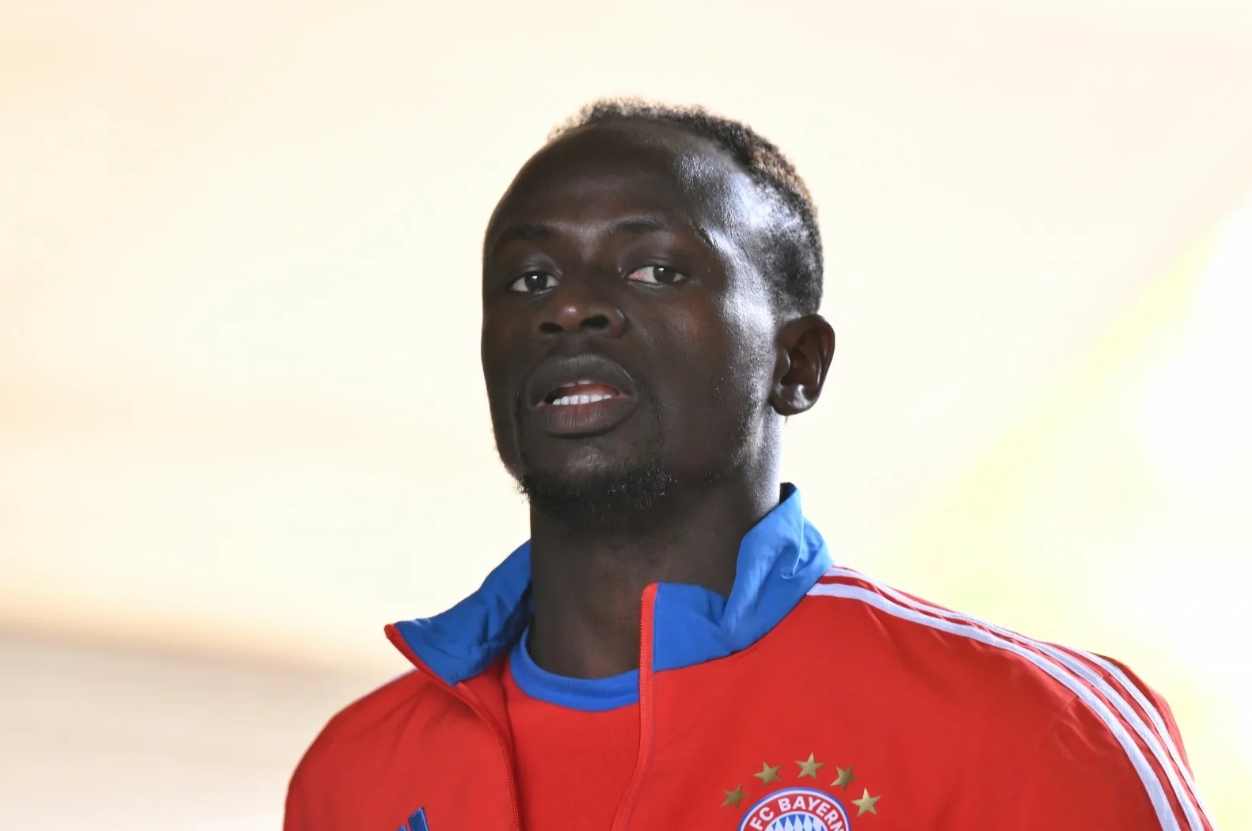 Snaha o Mané však není bez výzev. Především Bayern Mnichov nepustí svého hvězdného hráče bez boje